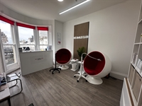 teeth whitening clinic low - 1