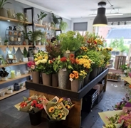 a highly rated florist - 1