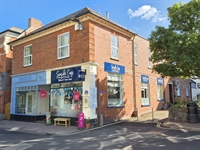 easy-to-run devon coastal cafe - 1