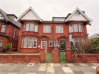 licensed hotel 6 bed - 1