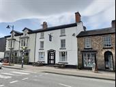 established queens head hotel