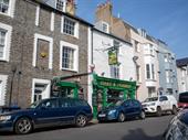 superbly presented wet-led pub