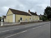 somerset prominent roadside freehouse