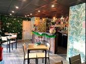 immaculate spacious café bar