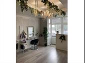 attractive leasehold beauty salon