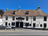 iconic 17th-century pub b&